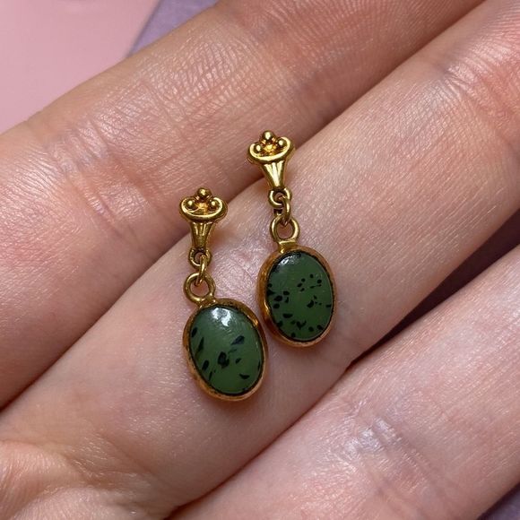 💛 Vintage 14k Yellow Gold Jade Drop Earrings - Picture 6 of 6